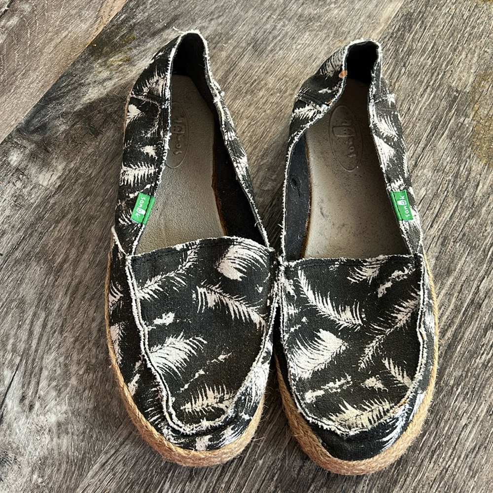 Women's Sanuk Espadrilles Size 7 Black White Palm Print